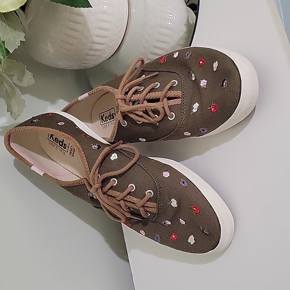 Keds Brown Floral Sneakers - Picture 1 of 8